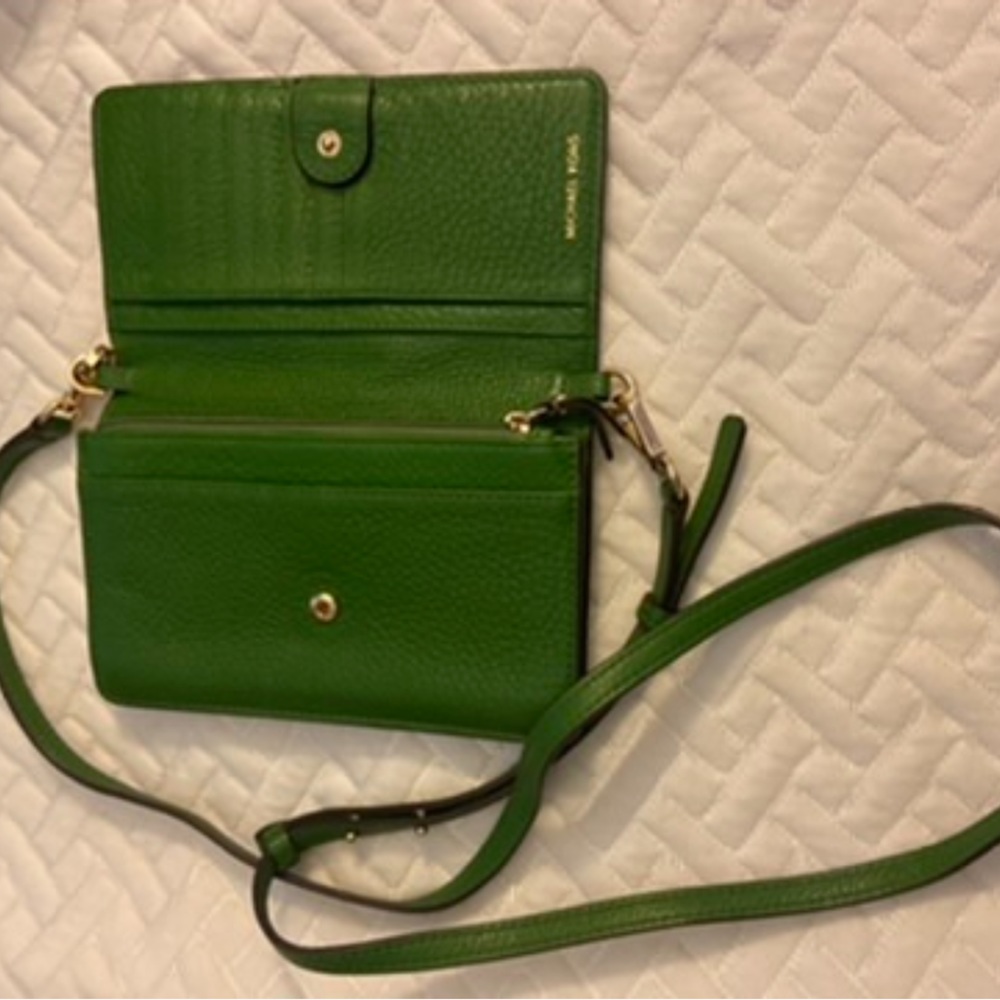 Michael kors sling wallet